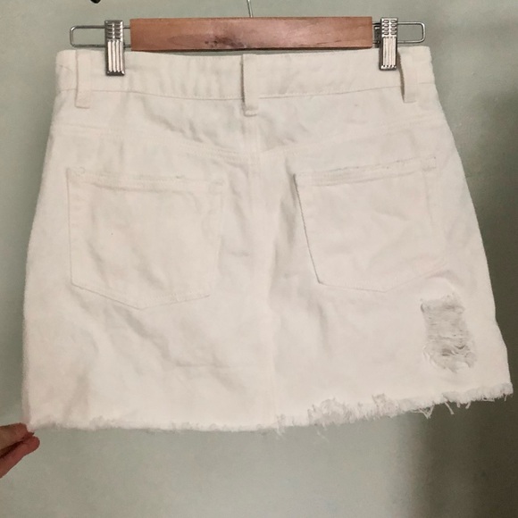 Lulu’s Pop Queen White distressed Pearl Denim Mini Skirt size small - Picture 5 of 6
